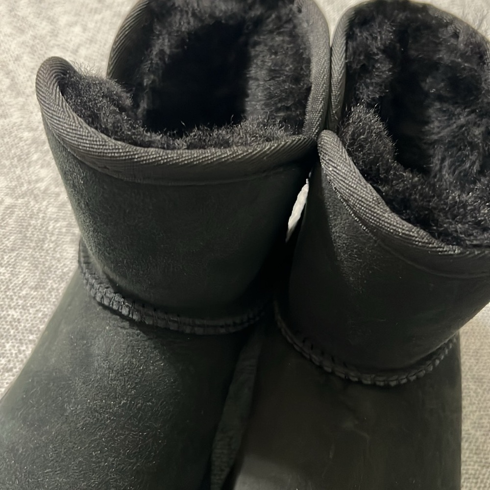 NWOT Kirkland Signature Ladies' Shearling Boot - Picture 13 of 14
